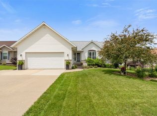 523 E Terrace Dr, Center Point, IA 52213