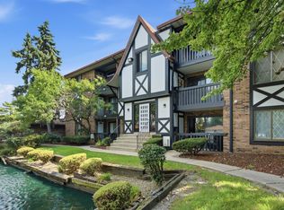 13616 Royal Ct APT 208, Crestwood, IL 60445