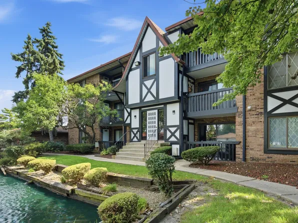 13616 Royal Ct APT 208, Crestwood, IL 60445
