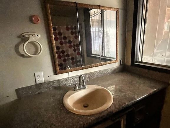 5th image of 53 Highland Ave