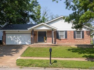 531 Charoak Dr, Ballwin, MO