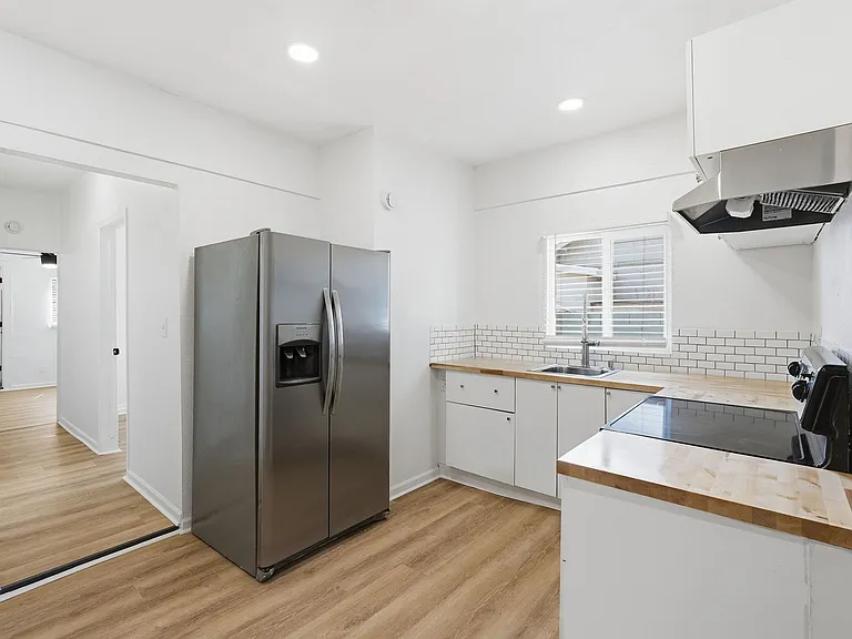 325 N 15th St #2 — Photo 6