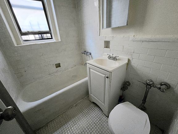 5th image of 2101 Bedford Ave APT 4E
