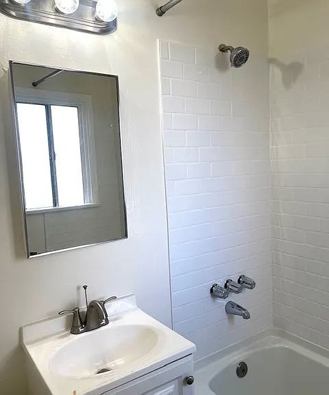 2329 Crenshaw Blvd — Photo 3