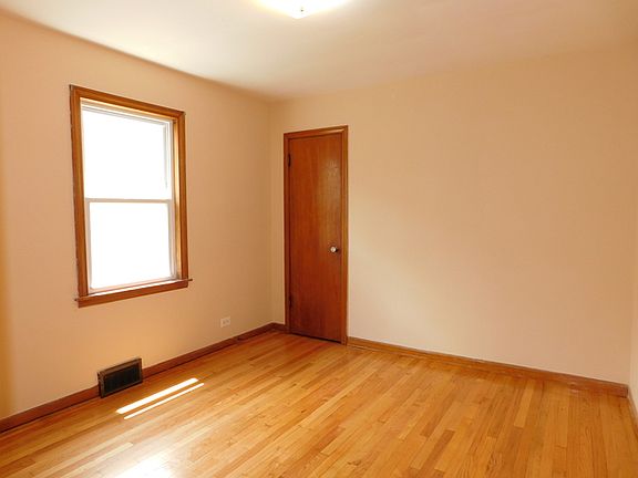 4th image of 3319 S 57th Ct