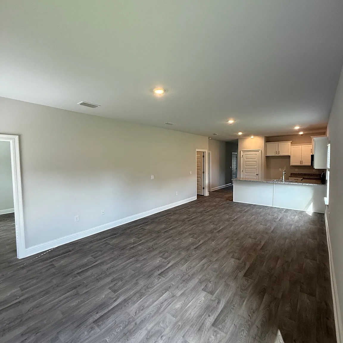 4 bed, 1504 sqft, $2,100 — Photo 2