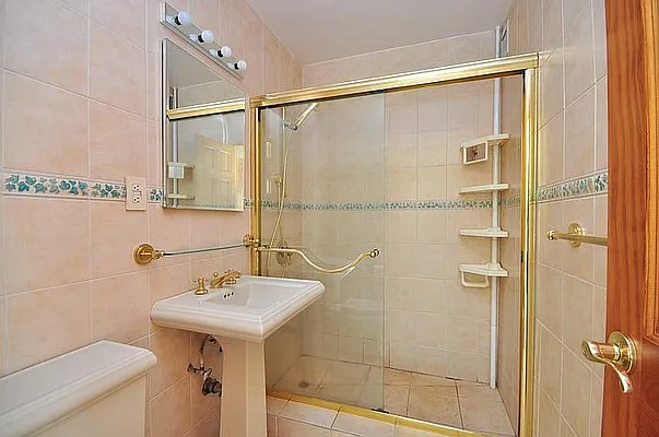 Sold by SBNY RE | media 15