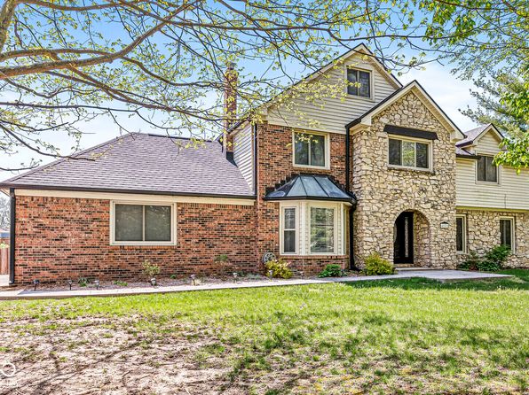 4152 S Creekside Dr, New Palestine, IN 46163