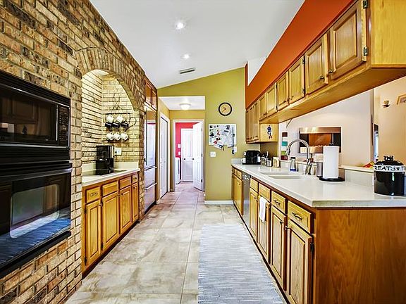 5th image of 9706 Bay Colony Dr