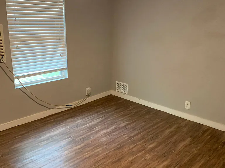 1505 Haskell St — Photo 3