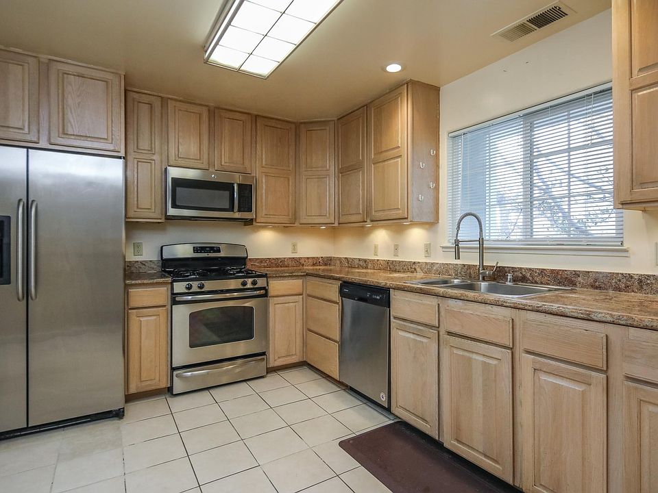2nd image of 612 Peninsula Ave #B