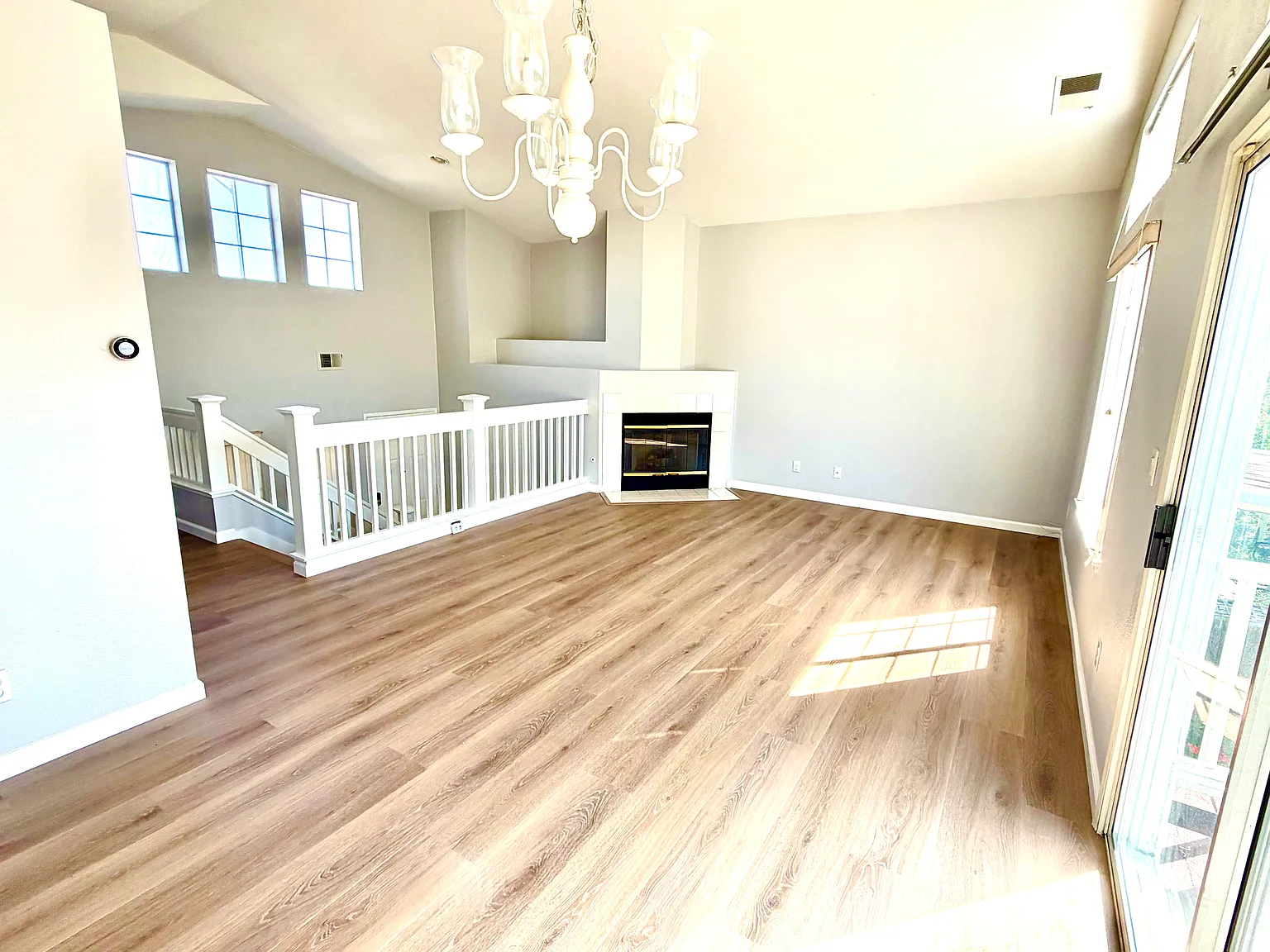 3 bed, 2.5 bath, 1422 sqft, $4,350 — Photo 4
