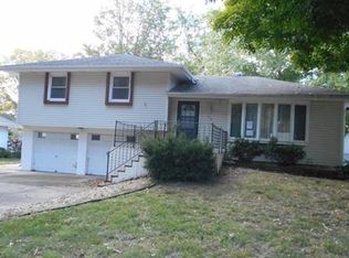 130 Karen Ln, Lansing, KS 66043