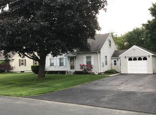 61 Pine Grove Dr, Pittsfield, MA 01201