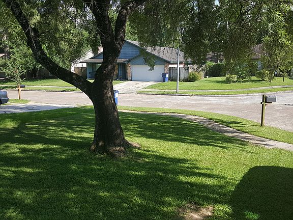 Beautiful large front yard of home!