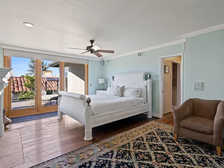 645 Loring St — Photo 17