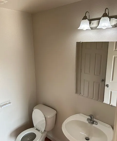 6884 Lexington Dr — Photo 47