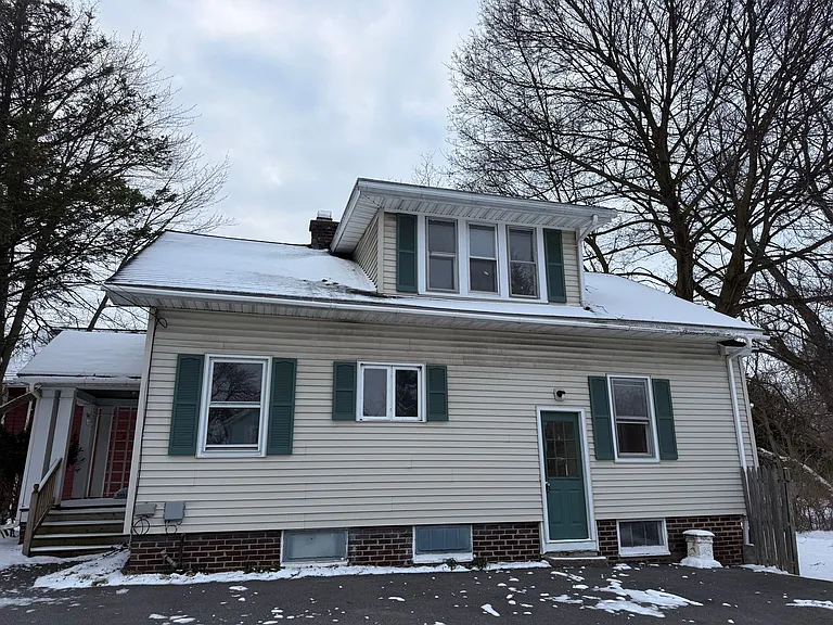 127 W Main St — Photo 40
