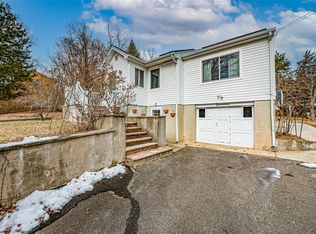 19 Sams Path, Rocky Point, NY 11778