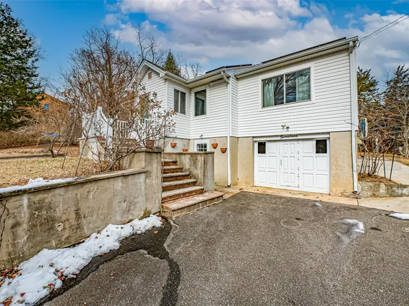 19 Sams Path, Rocky Point, NY 11778