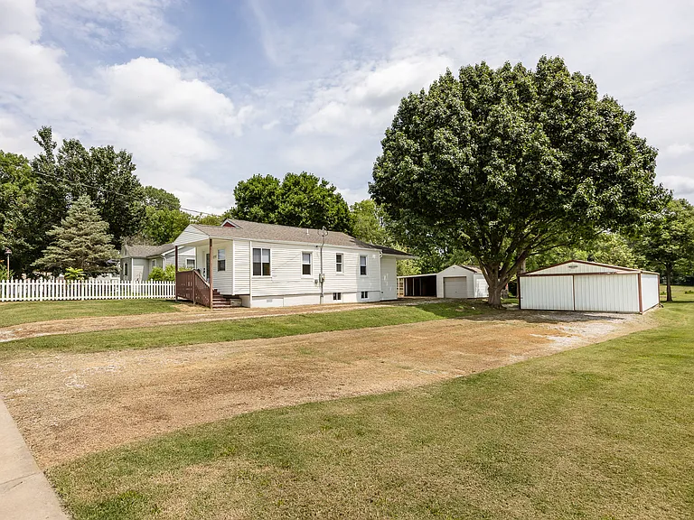2702 E Main St — Photo 2