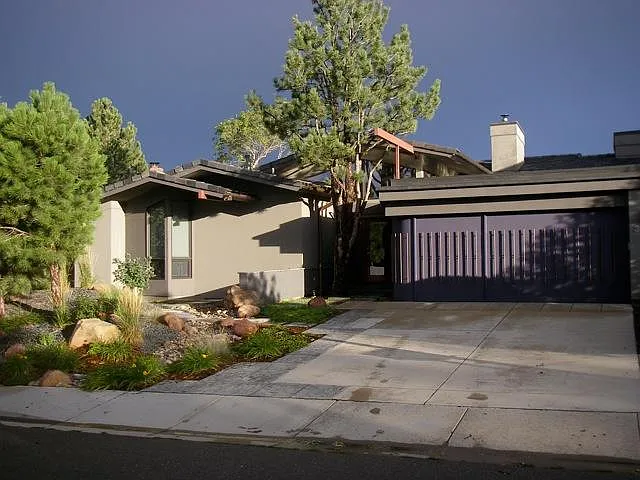 Longwood Ave — Photo 1