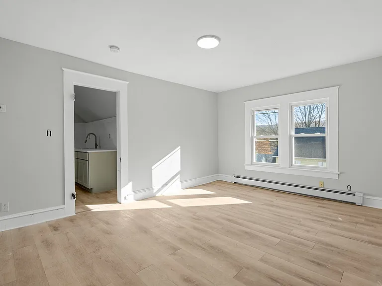 50 Hillside Pl — Photo 4