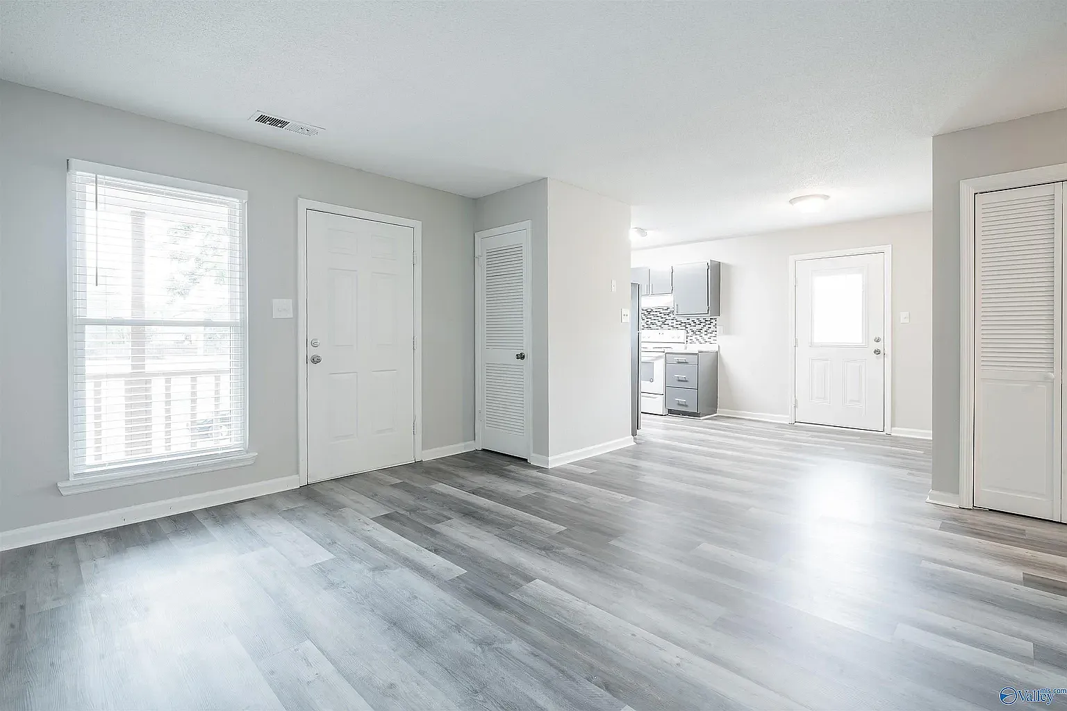 2 bed, 925 sqft, $1,295 — Photo 1