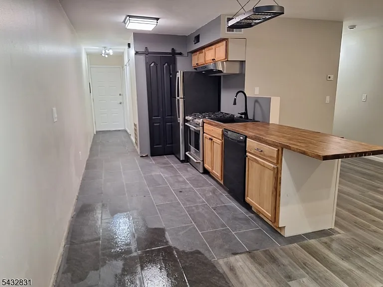 7 Sugar Loaf Ct #2 — Photo 2
