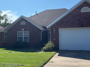 704 Glasgow Ln, Bentonville, AR 72712