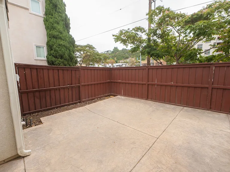 511 Stork St — Photo 3