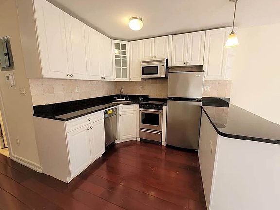 4th image of 241 E 58th St #2V