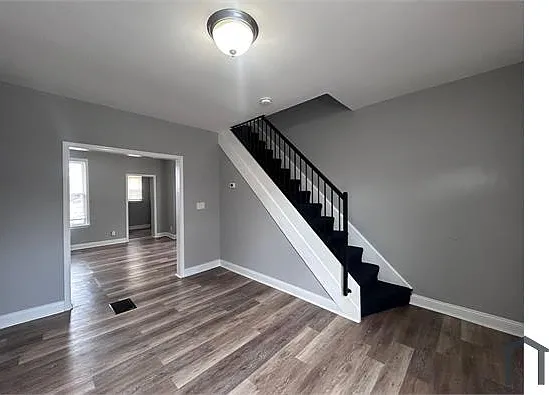 1111 N Luzerne Ave — Photo 8