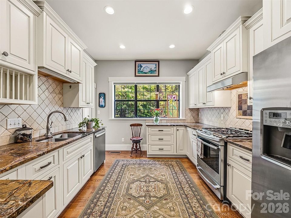 16th image of 24 Kimberly Ave