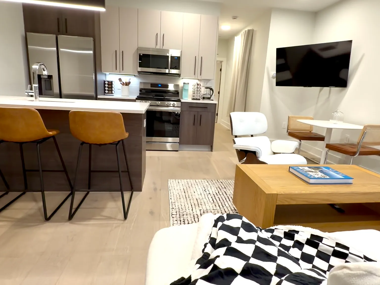 1 bed, 610 sqft, $2,850 — Photo 3