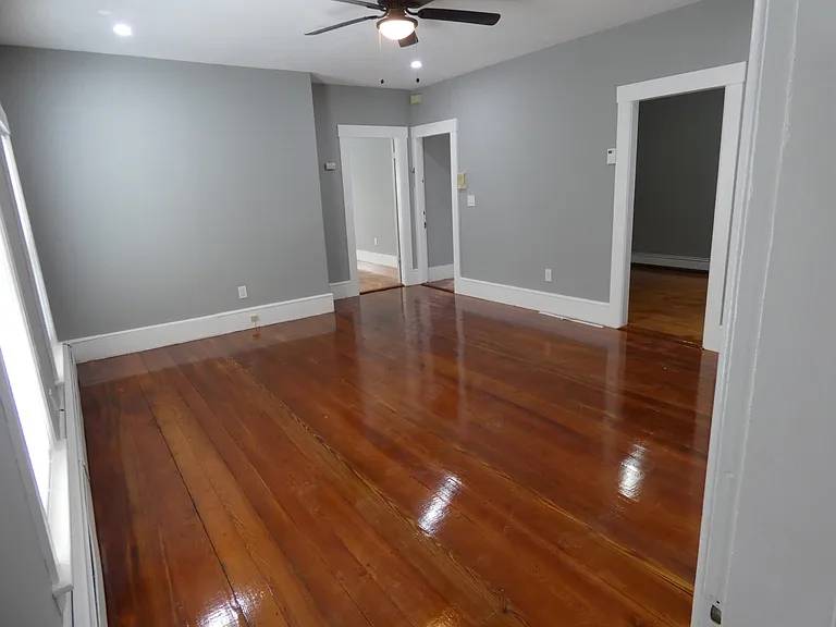 Living/Dining Combo
16.07X16.07	Flooring - Hardwood