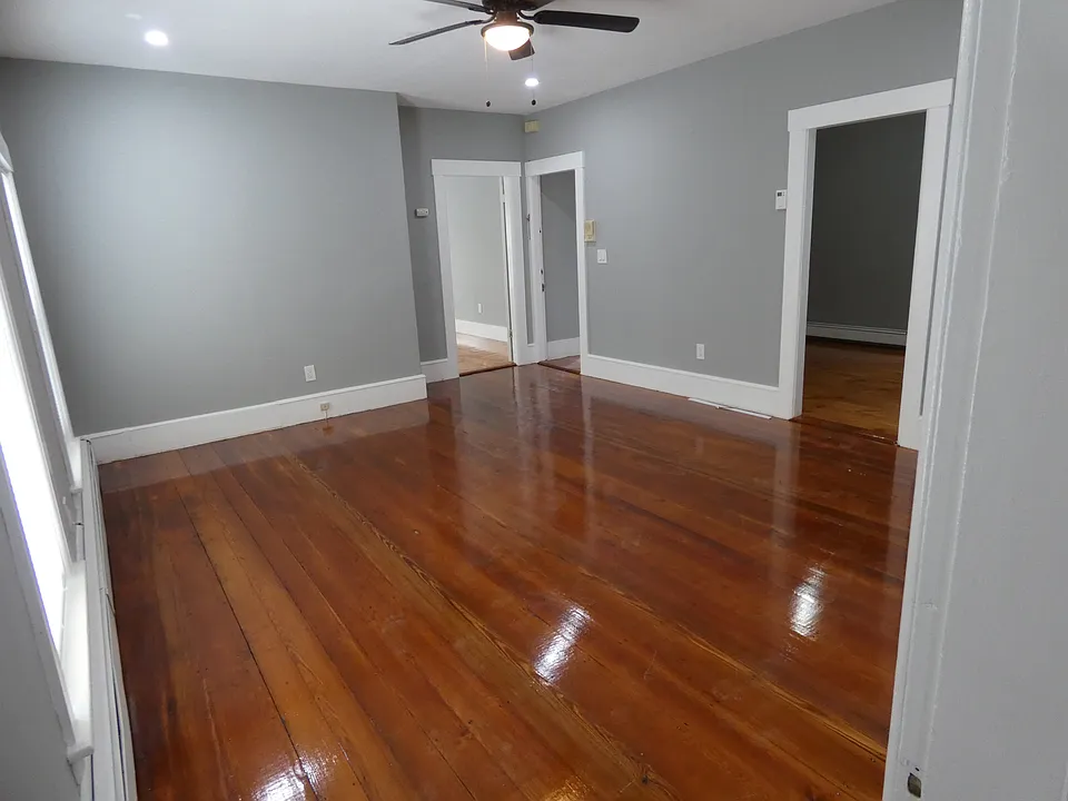 Living/Dining Combo
16.07X16.07	Flooring - Hardwood