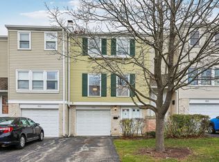 1933 Farnham Ct, Schaumburg, IL