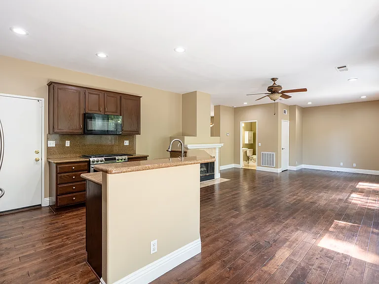 8704 E Wiley Way — Photo 10