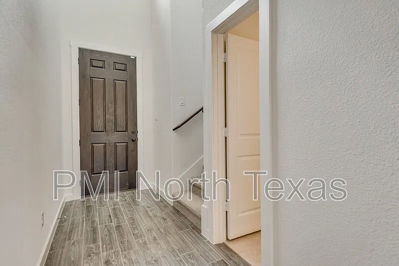 3 bed, 2.0 bath, 1682 sqft, $2,225 — Photo 4