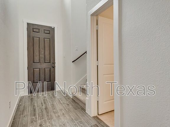 4th image of 2709 Splendor Ln