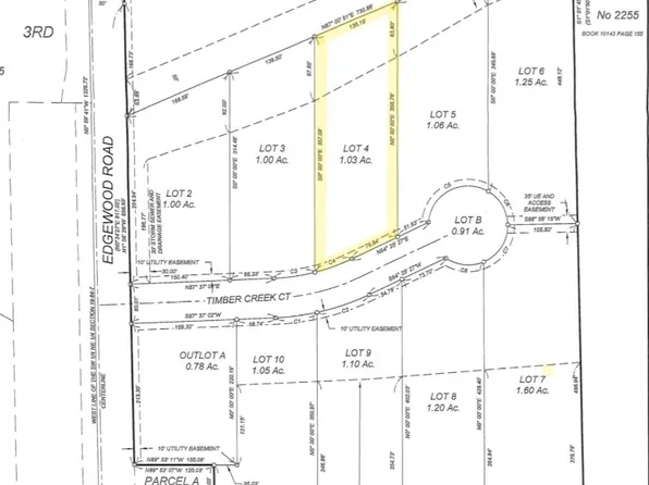 4 Timber Creek Ct, Hiawatha, IA 52233
