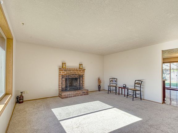 4th image of 15600 NE 32nd St