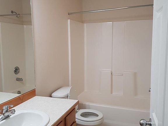 Main level full bathroom