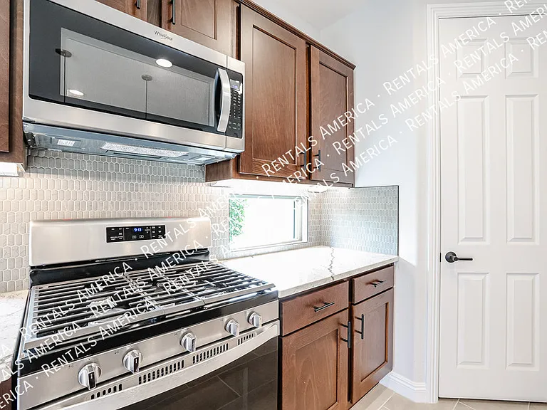 8817 W Luke Ave — Photo 11