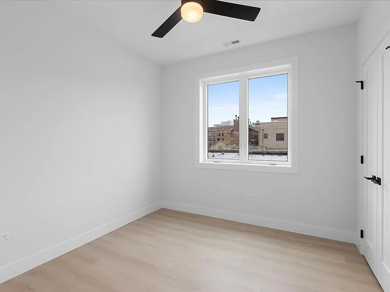 904 W Dakin LLC — Photo 8