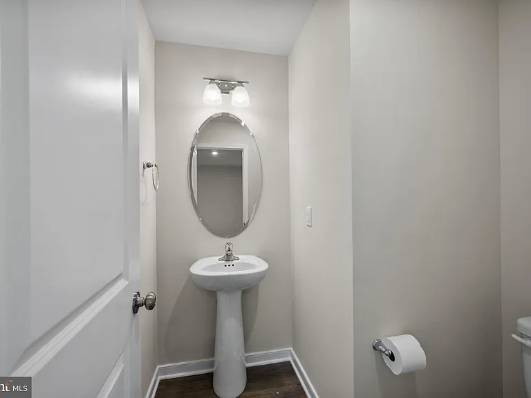 106 Mate Ct — Photo 16