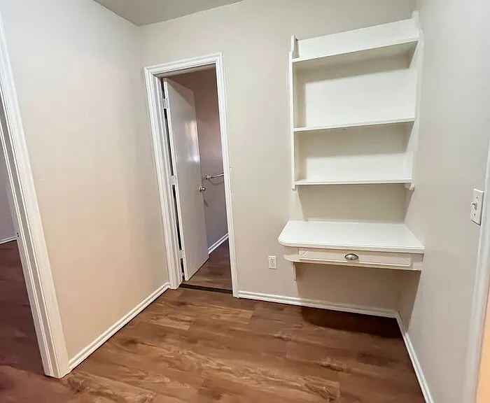 3611 N Drexel Blvd — Photo 5