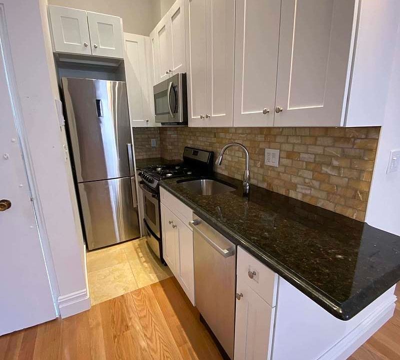 1st image of 22 E 84th St #4B