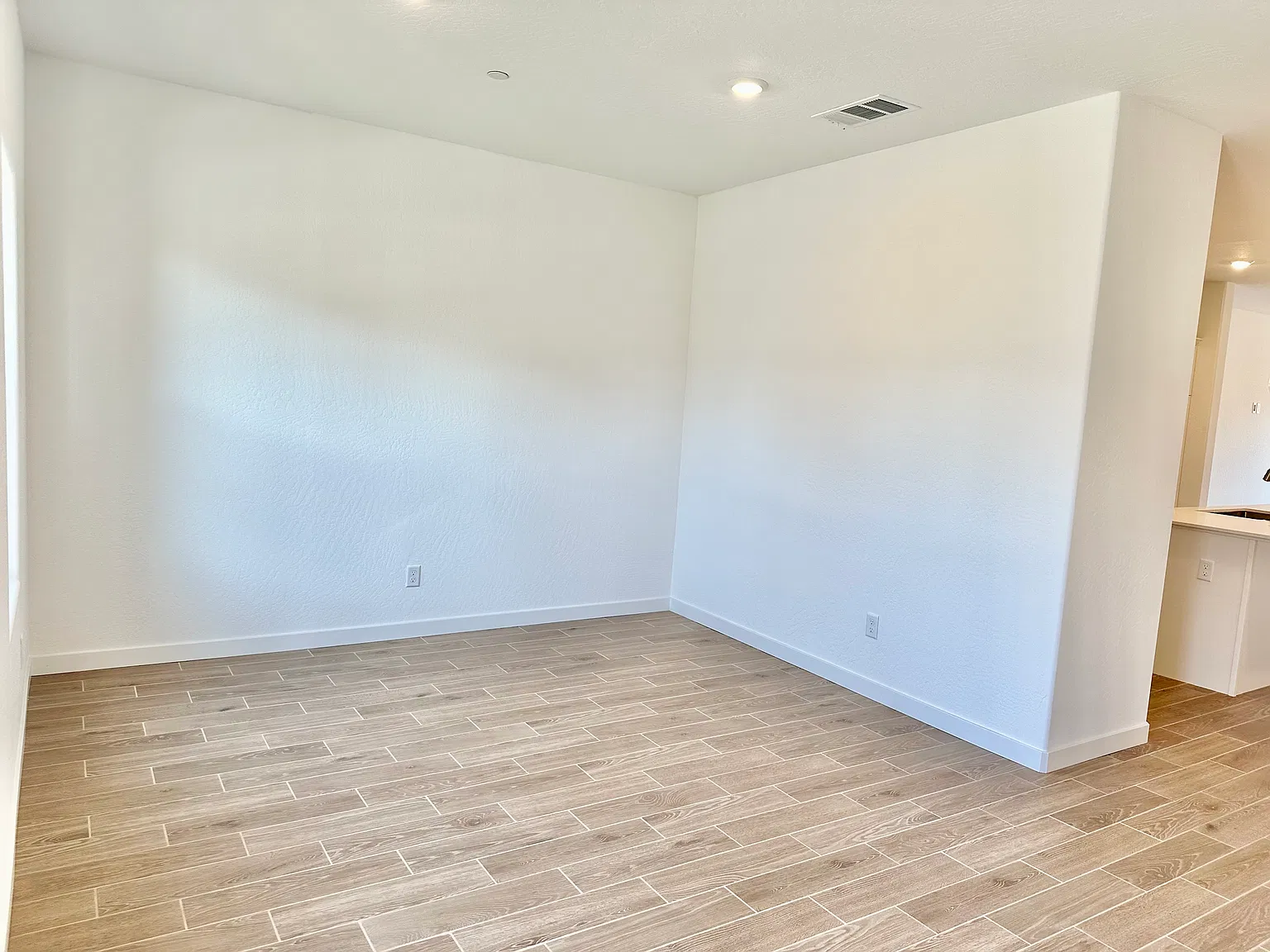 5 bed, 2985 sqft, $3,500 — Photo 3